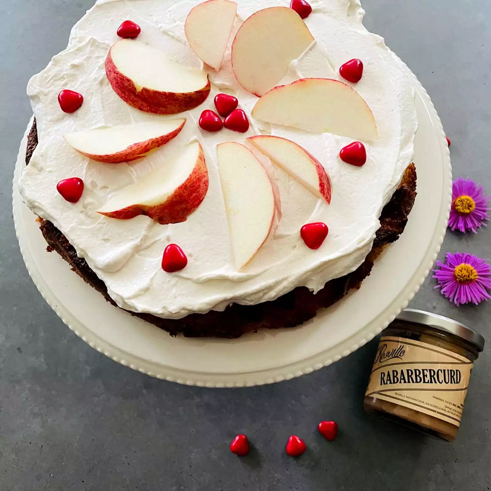 Äpplekaka med rabarbercurdtäcke