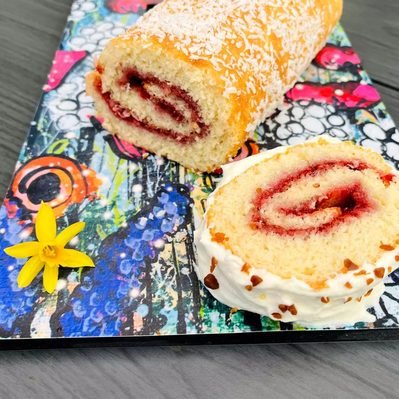 Klassisk rulltårta med hallon- & flädersylt